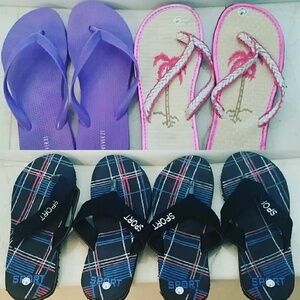 4 pairs of sandals size 8 and 9!.